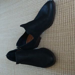 Lucky Fitina Black Booties